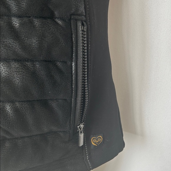 Wooly Bully Wear NWT Comfy & Warm Black Puffer Vest w/ Fur Trim **Size M** 🌺🌺 - Picture 4 of 5